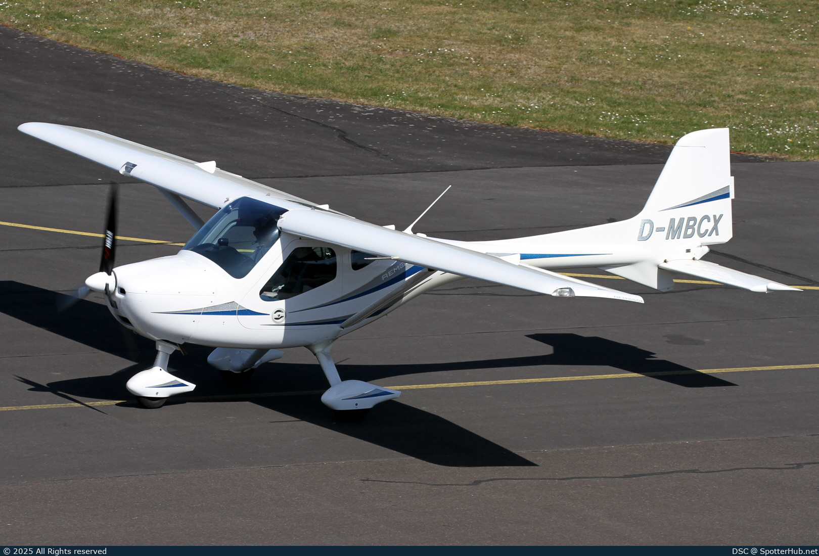 Photo of D-MBCX - Remos GX operated by Private