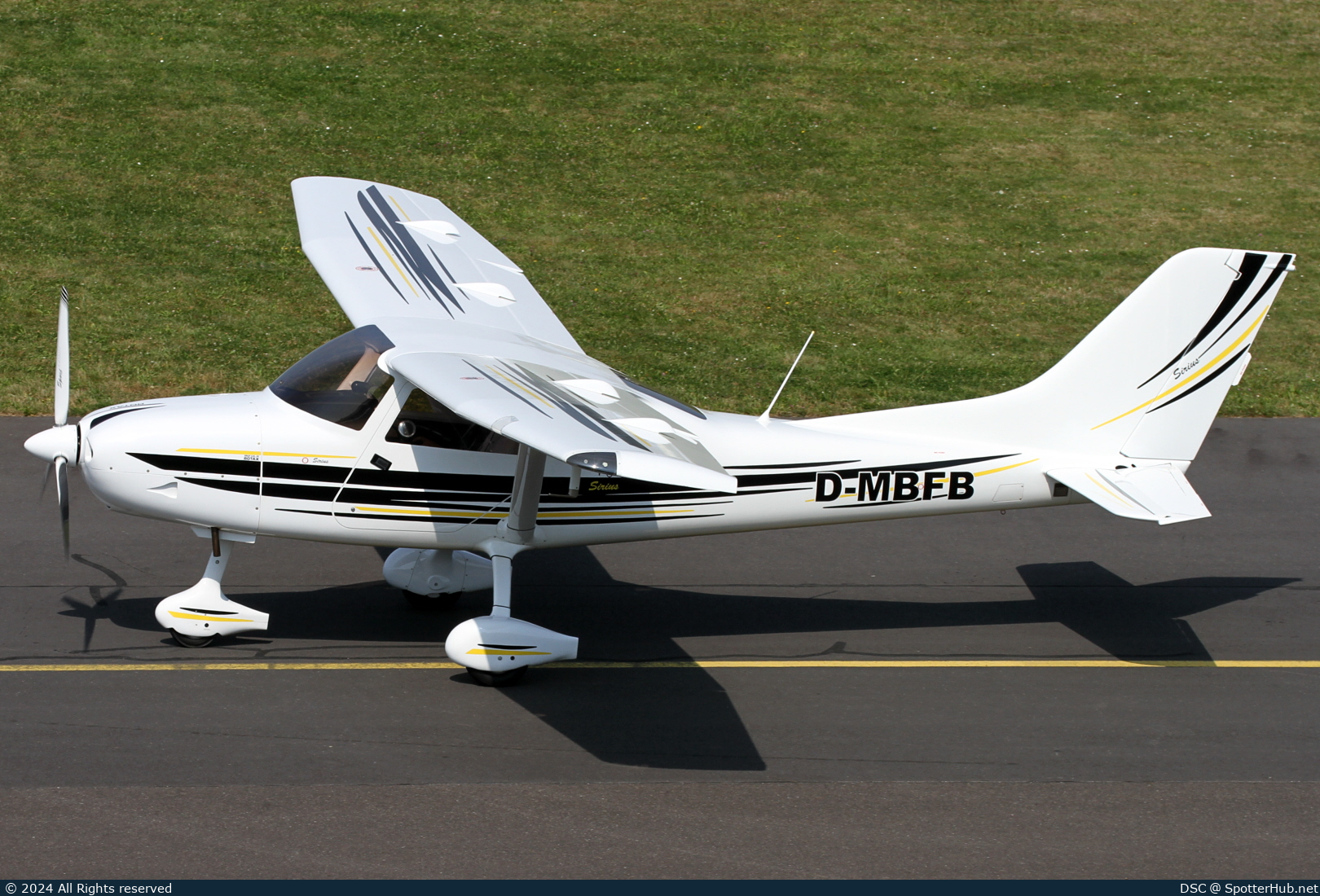 Photo of D-MBFB - TL Ultralight TL-3000 Sirius operated by Private