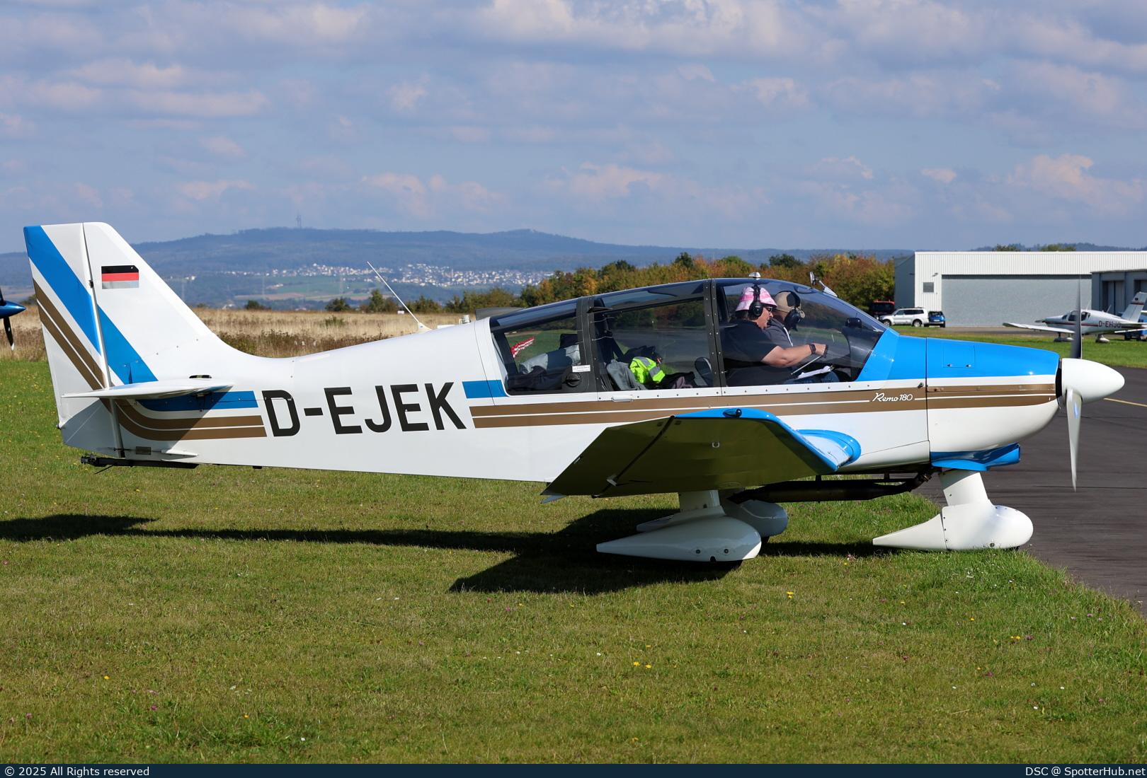 Photo of D-EJEK - Robin DR400/180R Remorqueur operated by Private