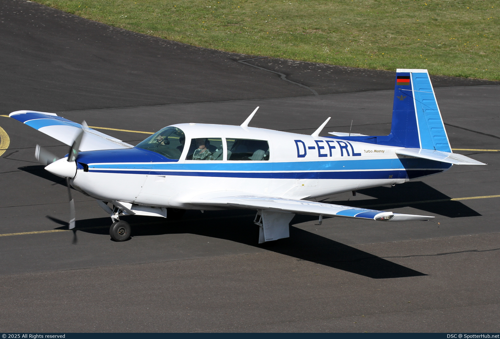 Photo of D-EFRL - Mooney M20K 231 operated by Private