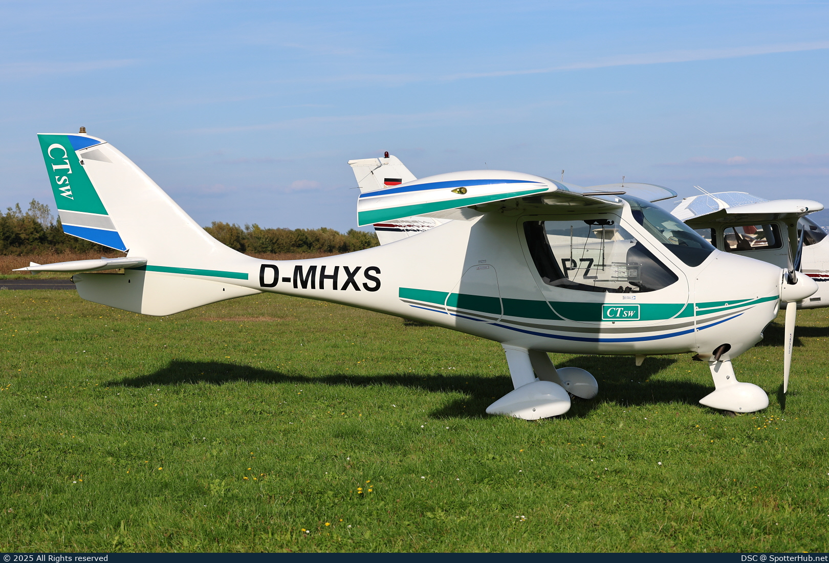 Photo of D-MHXS - Flight Design CTsw operated by Private