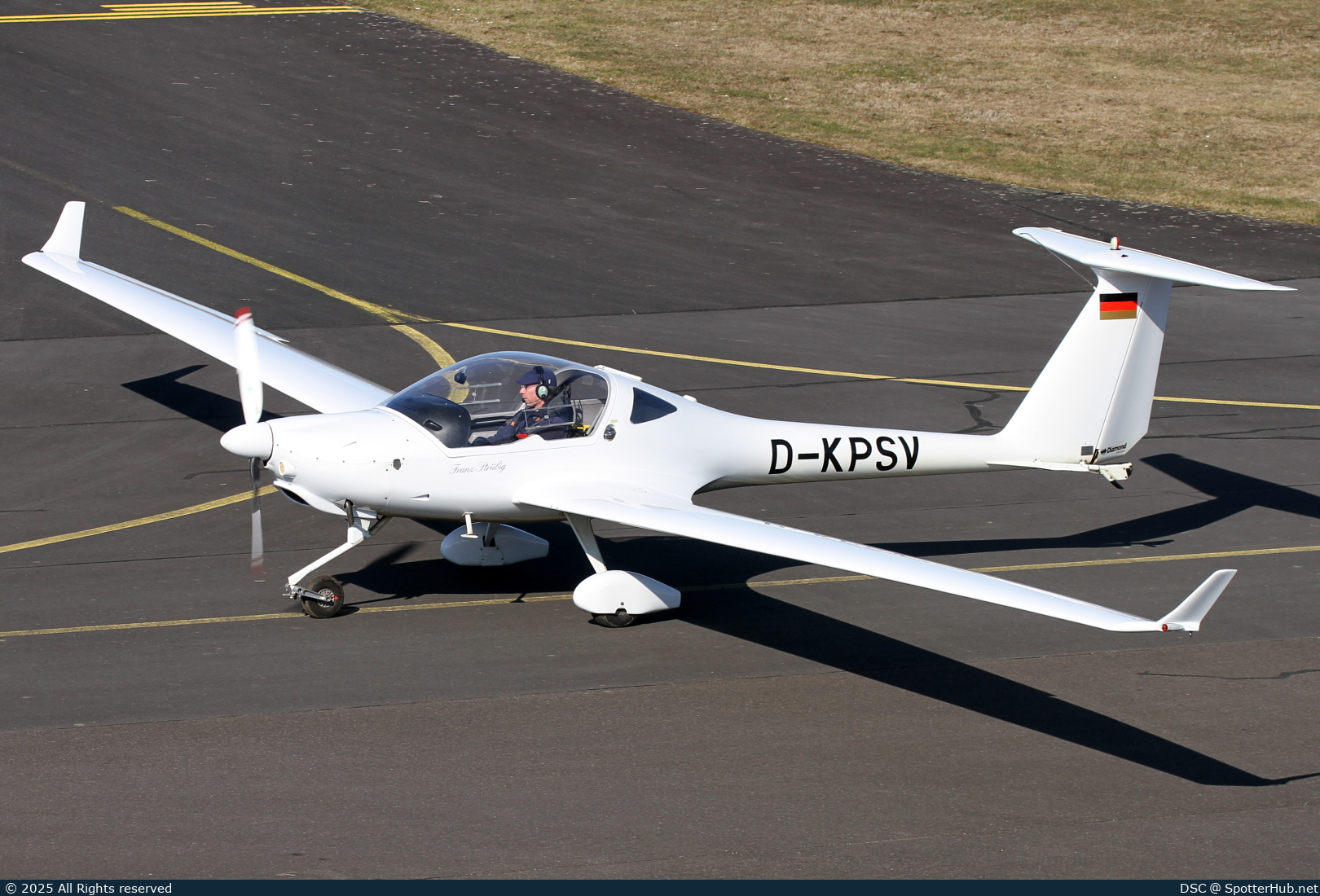 Photo of D-KPSV - Diamond HK36TTC Super Dimona operated by Private