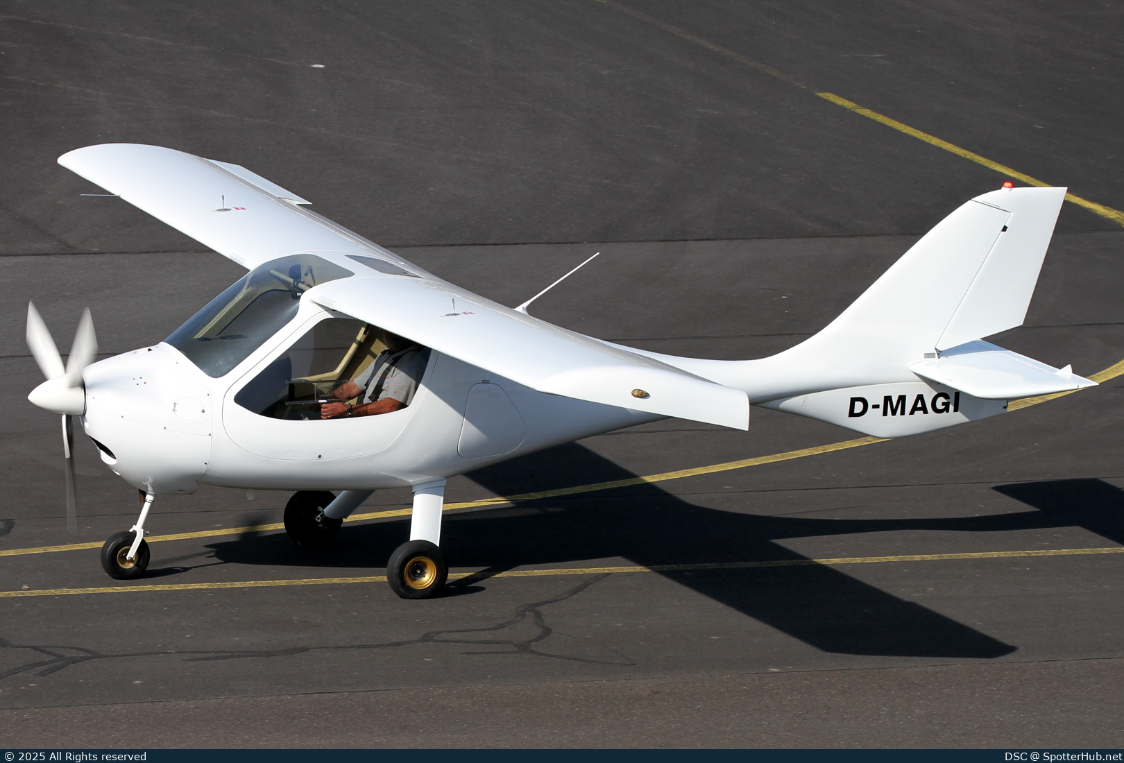 Photo of D-MAGI - Flight Design CTsw operated by Segelfliegergruppe Steinkopf