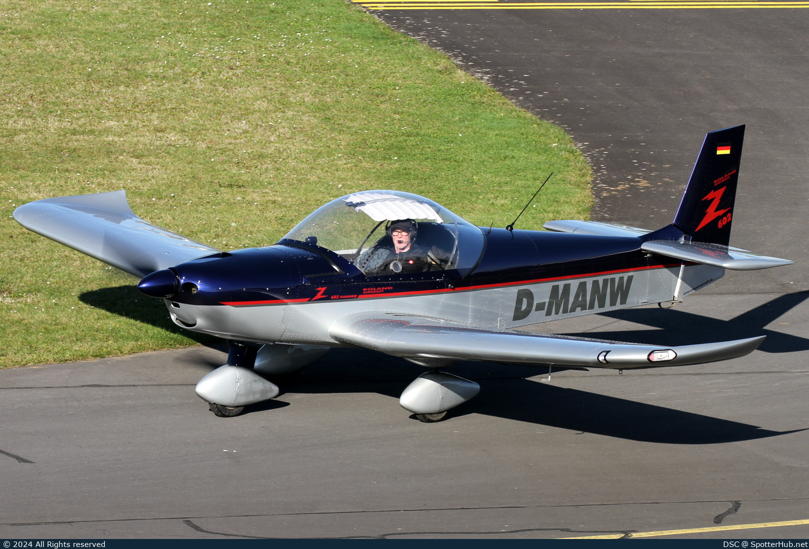 Photo of D-MANW - Roland Z-602 operated by Private