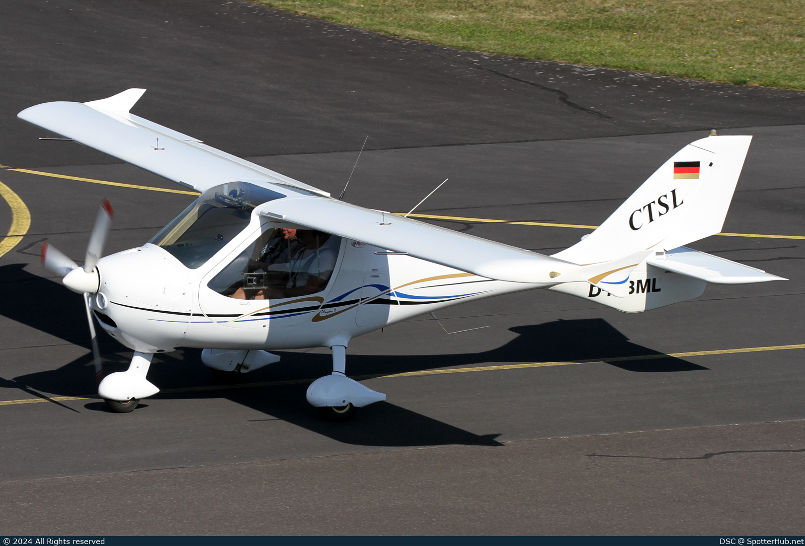Photo of D-MBML - Flight Design CT Supralight operated by Private