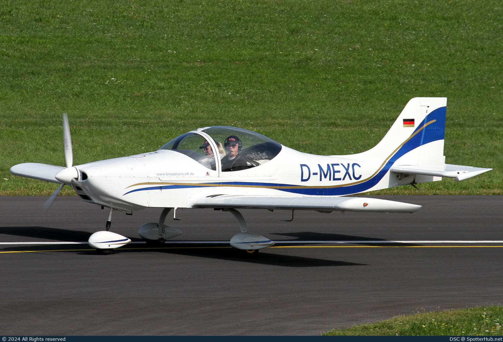 Photo of D-MEXC - Breezer B400 operated by Aero Club Kropp