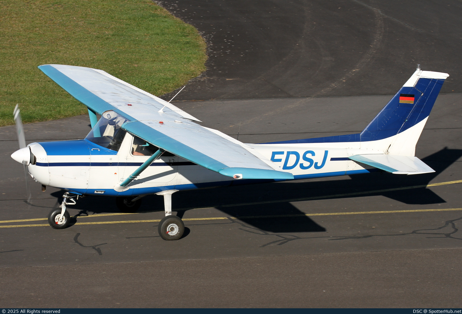Photo of D-EDSJ - Reims-Cessna F152 II operated by TL Aviation