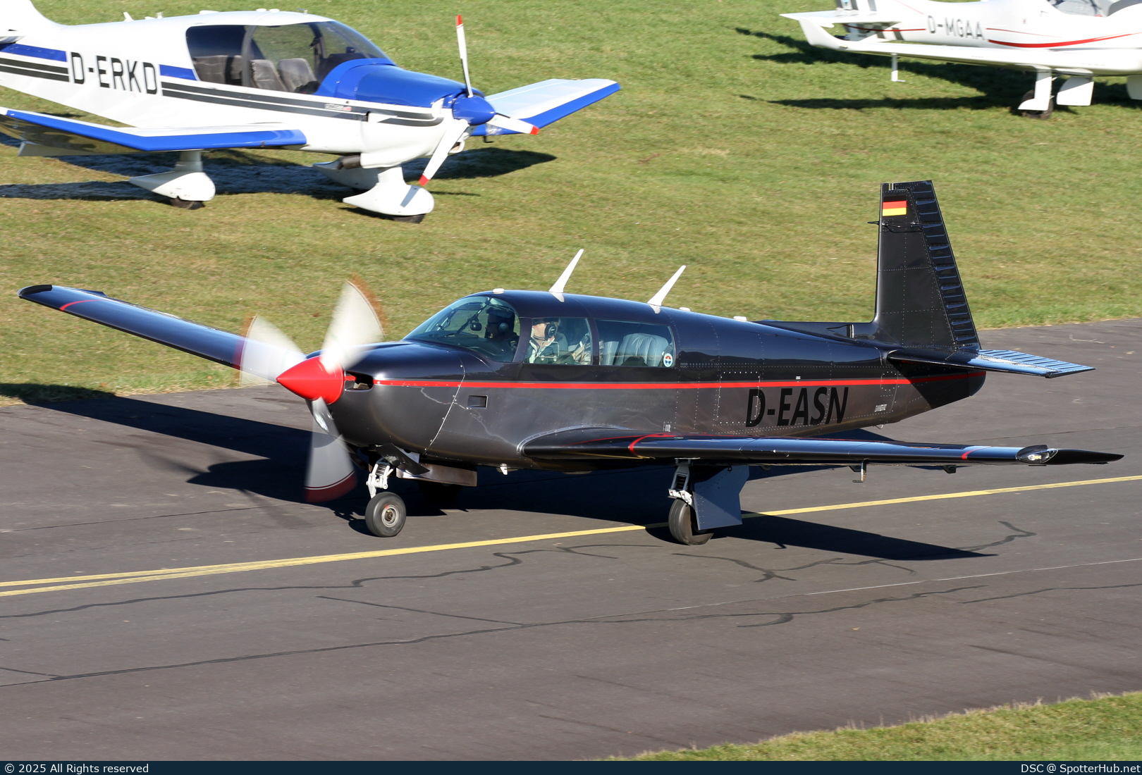 Photo of D-EASN - Mooney M20J 201 operated by Private