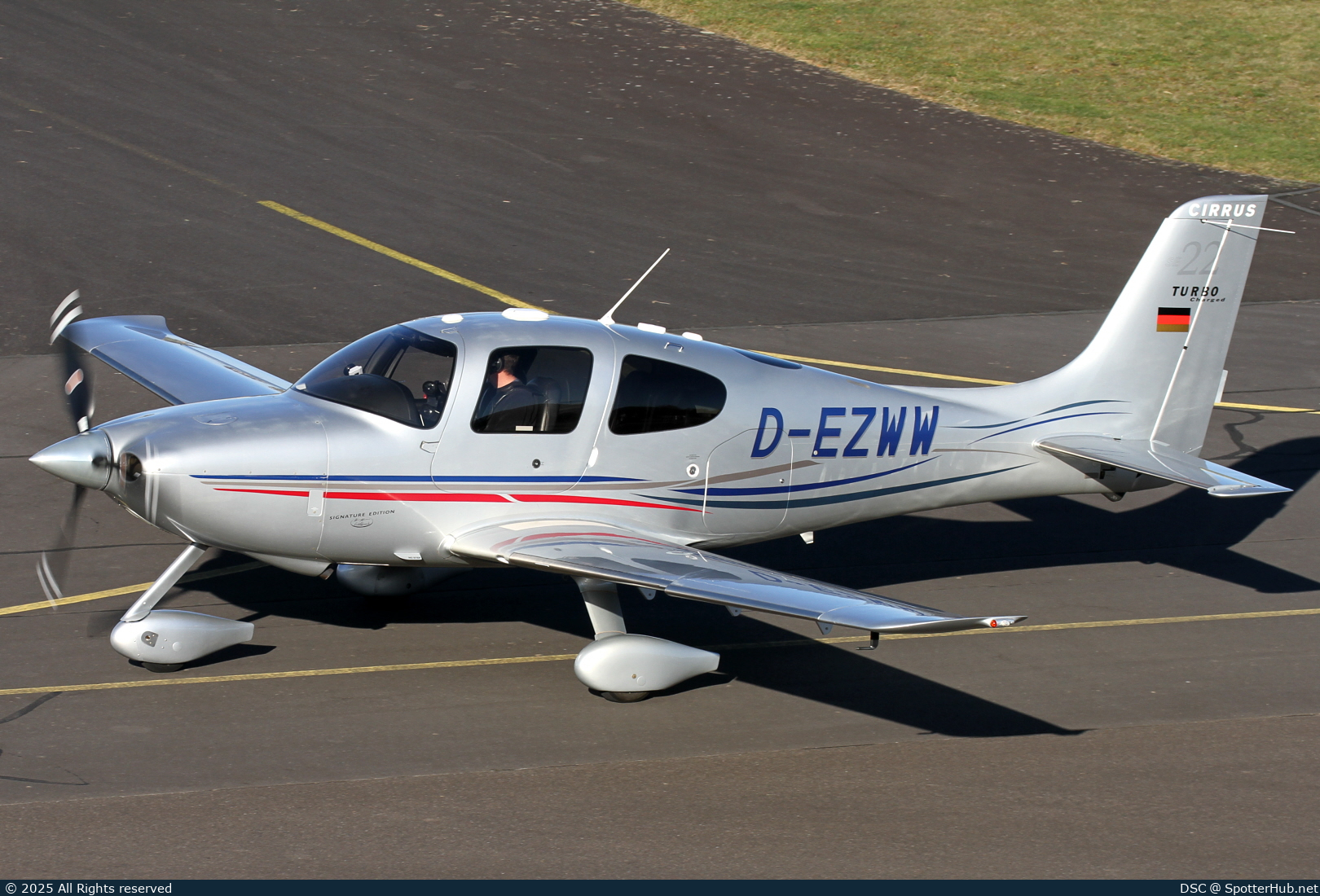 Photo of D-EZWW - Cirrus SR22 G2 operated by Private