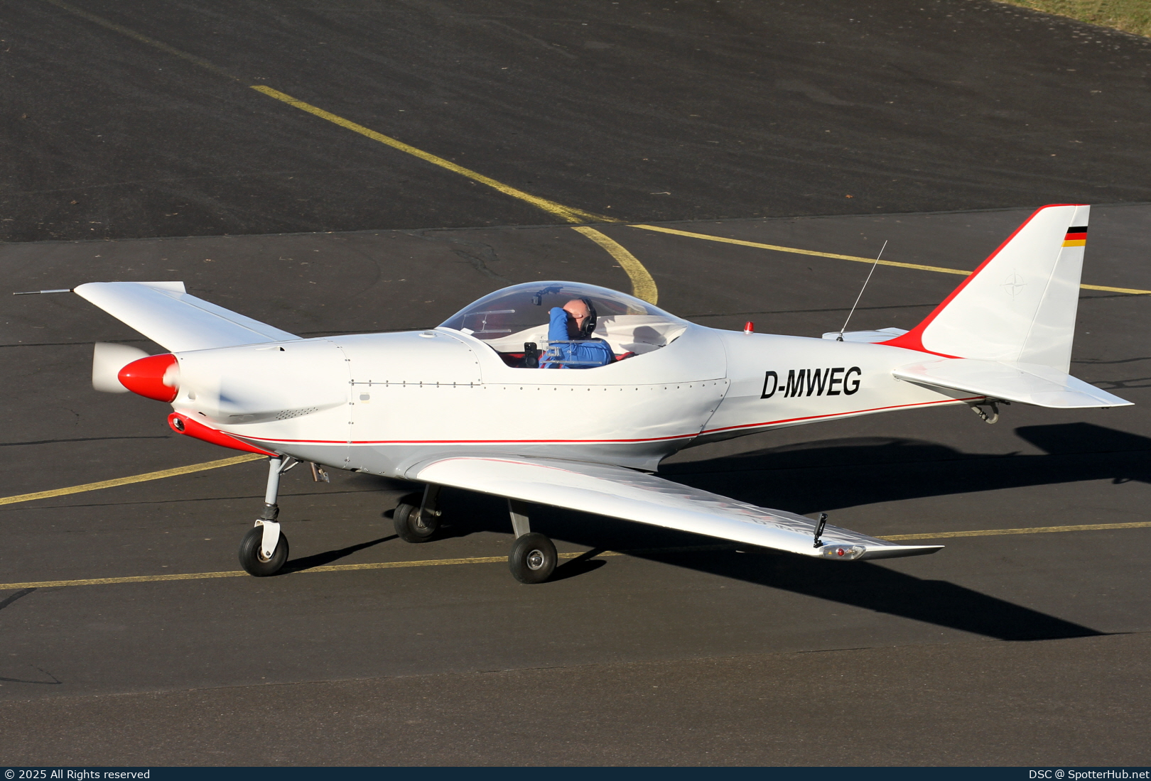 Photo of D-MWEG - Dallach D4 Fascination operated by Private