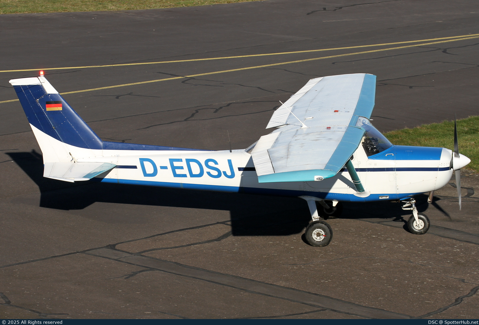 Photo of D-EDSJ - Reims-Cessna F152 II operated by TL Aviation