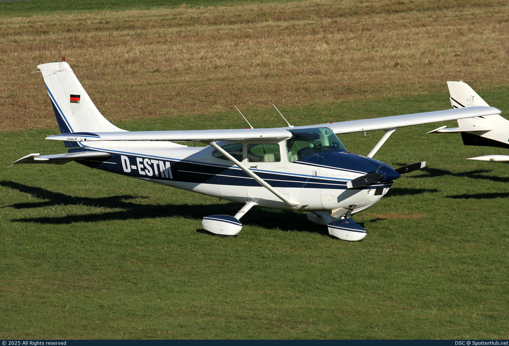 Photo of D-ESTM - Cessna 182R Skylane operated by Private