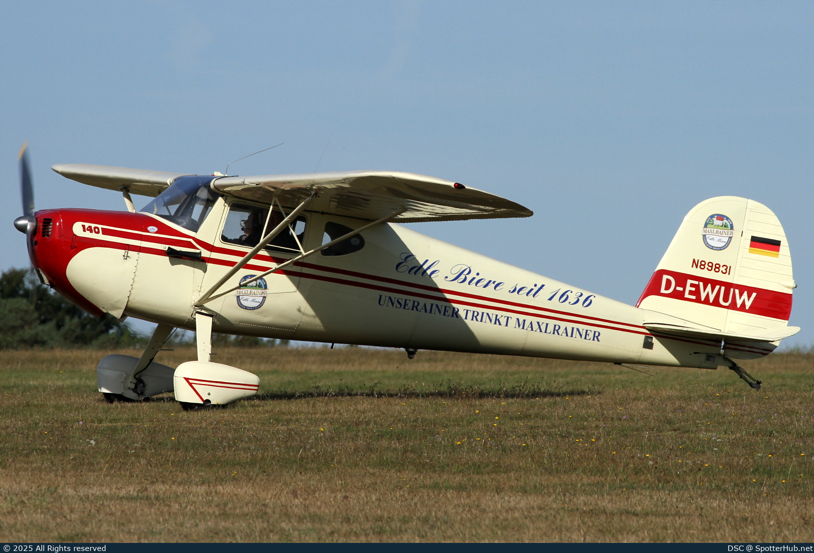 Photo of D-EWUW - Cessna 140 operated by Private