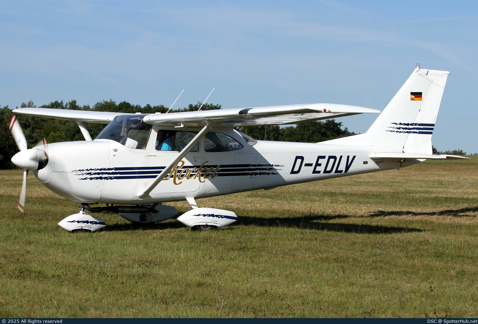 Photo of D-EDLV - Reims-Cessna FR172E Reims Rocket operated by Private