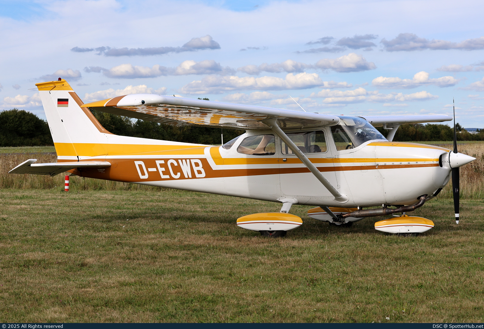 Photo of D-ECWB - Reims-Cessna F172M Skyhawk operated by Rieser Flugsportverein