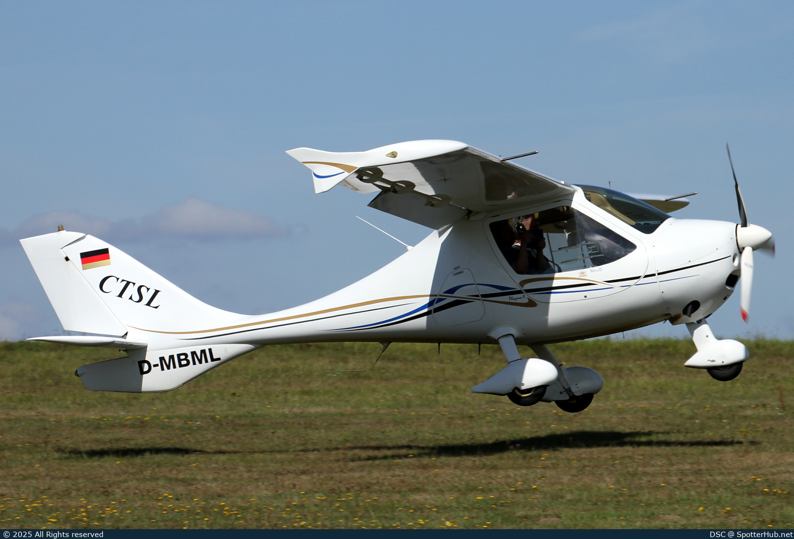 Photo of D-MBML - Flight Design CT Supralight operated by Private