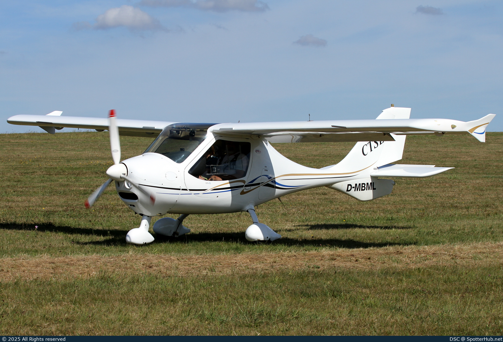 Photo of D-MBML - Flight Design CT Supralight operated by Private