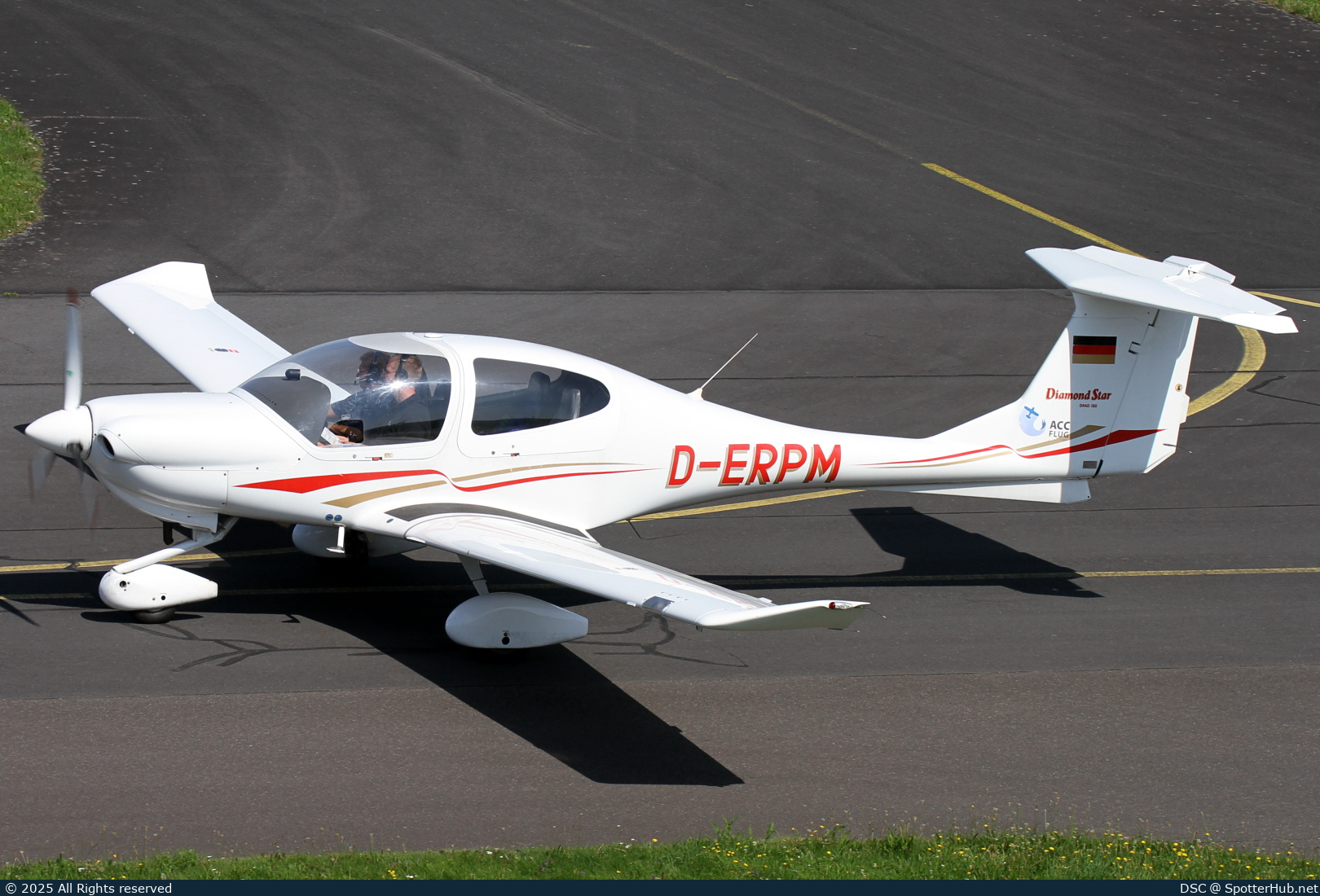 Photo of D-ERPM - Diamond DA40 Diamond Star operated by ACC Flug