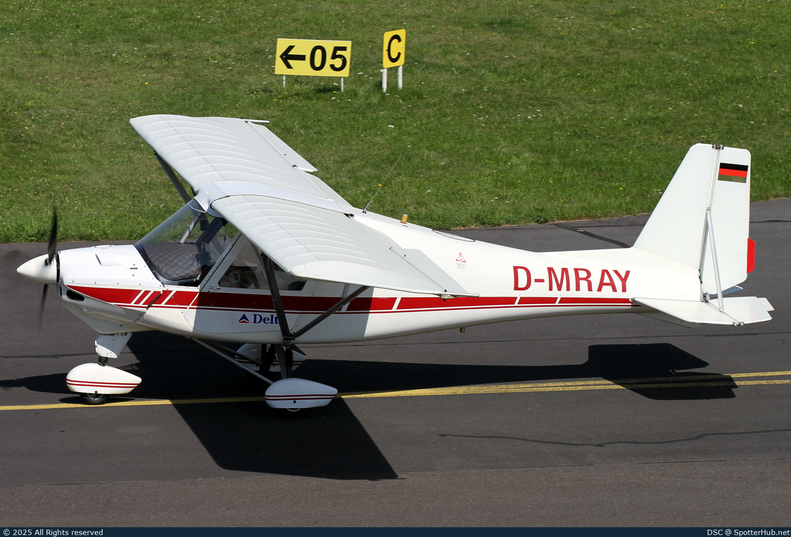Photo of D-MRAY - Comco Ikarus C42 operated by Private