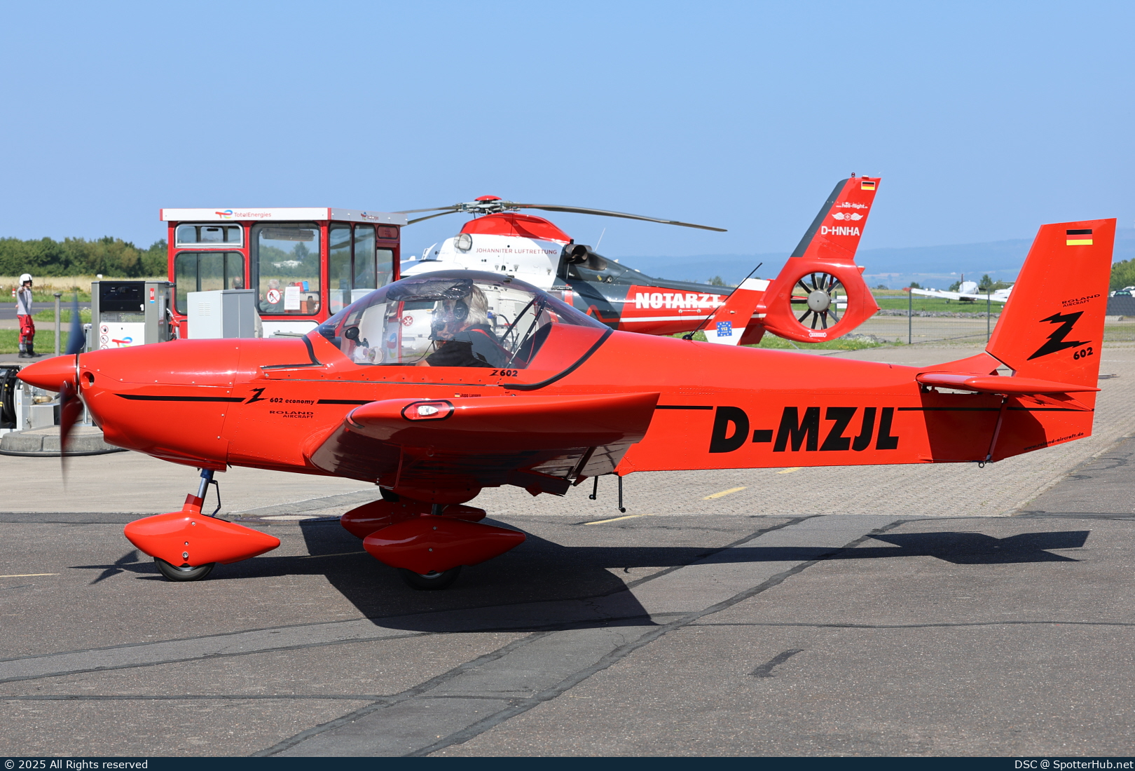 Photo of D-MZJL - Roland Z-602 operated by Private