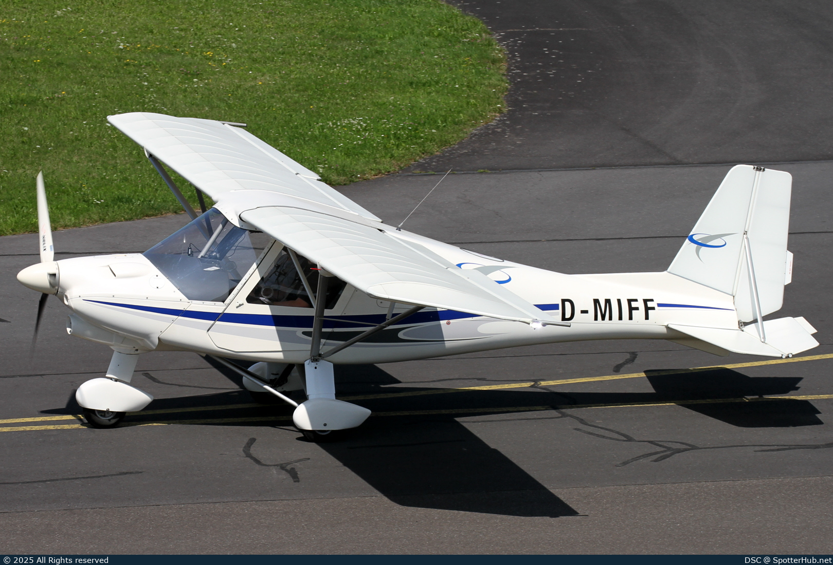 Photo of D-MIFF - Comco Ikarus C42 operated by Private