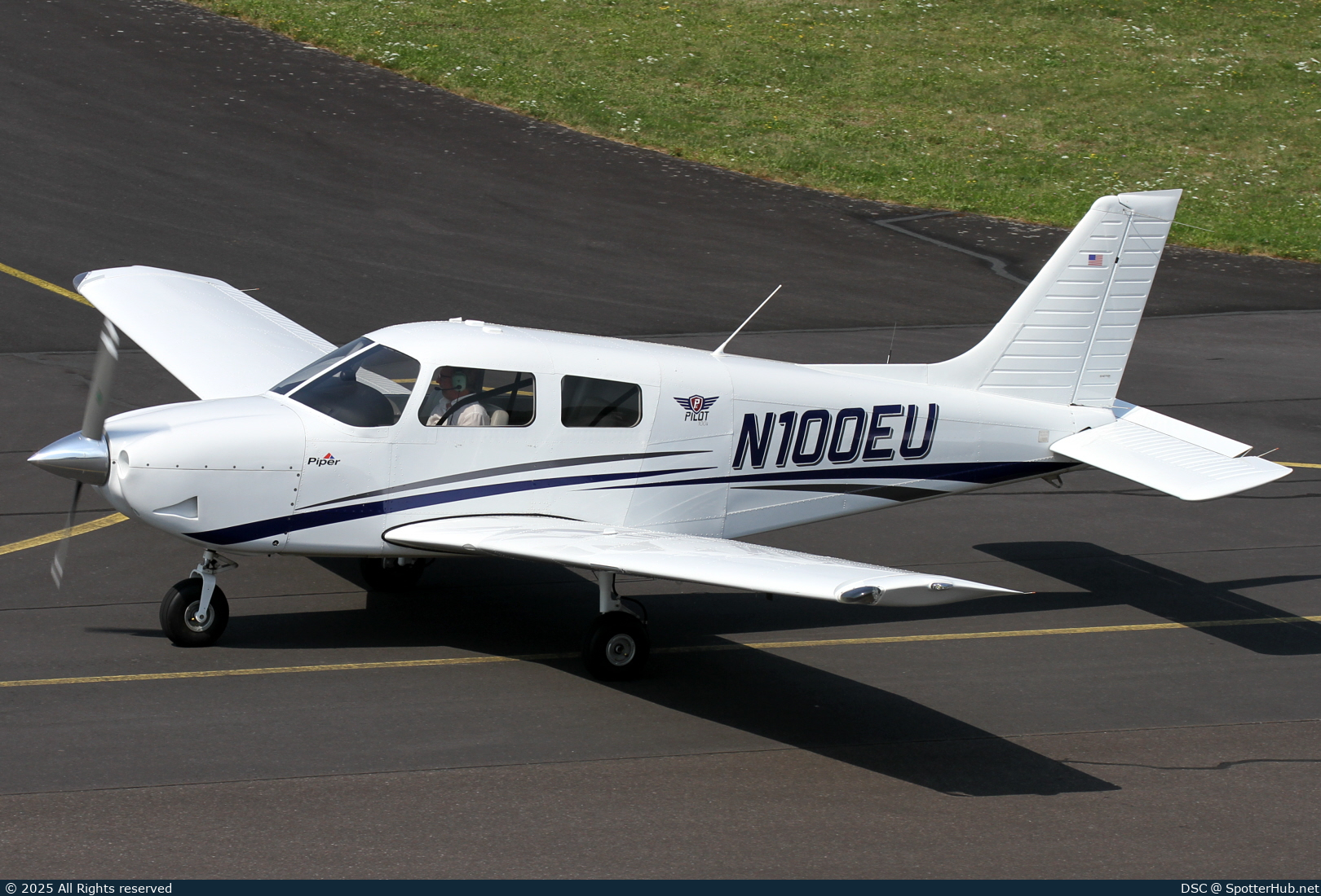 Photo of N100EU - Piper PA-28-161 Pilot 100 operated by Private