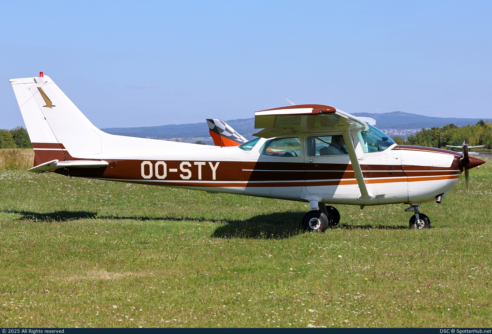 Photo of OO-STY - Cessna 172N Skyhawk II operated by Motorvliegclub Brasschaat