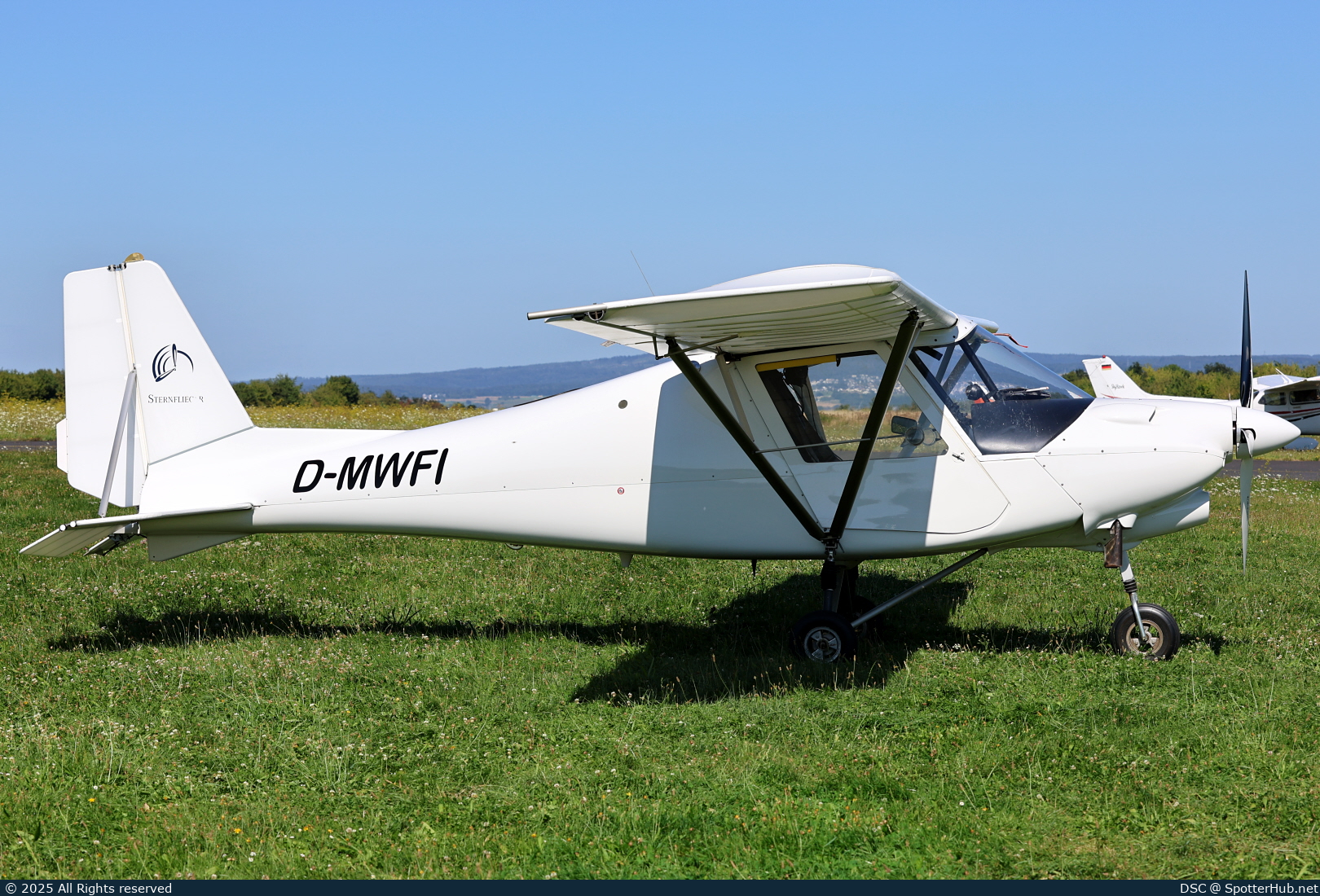 Photo of D-MWFI - Comco Ikarus C42 operated by Private