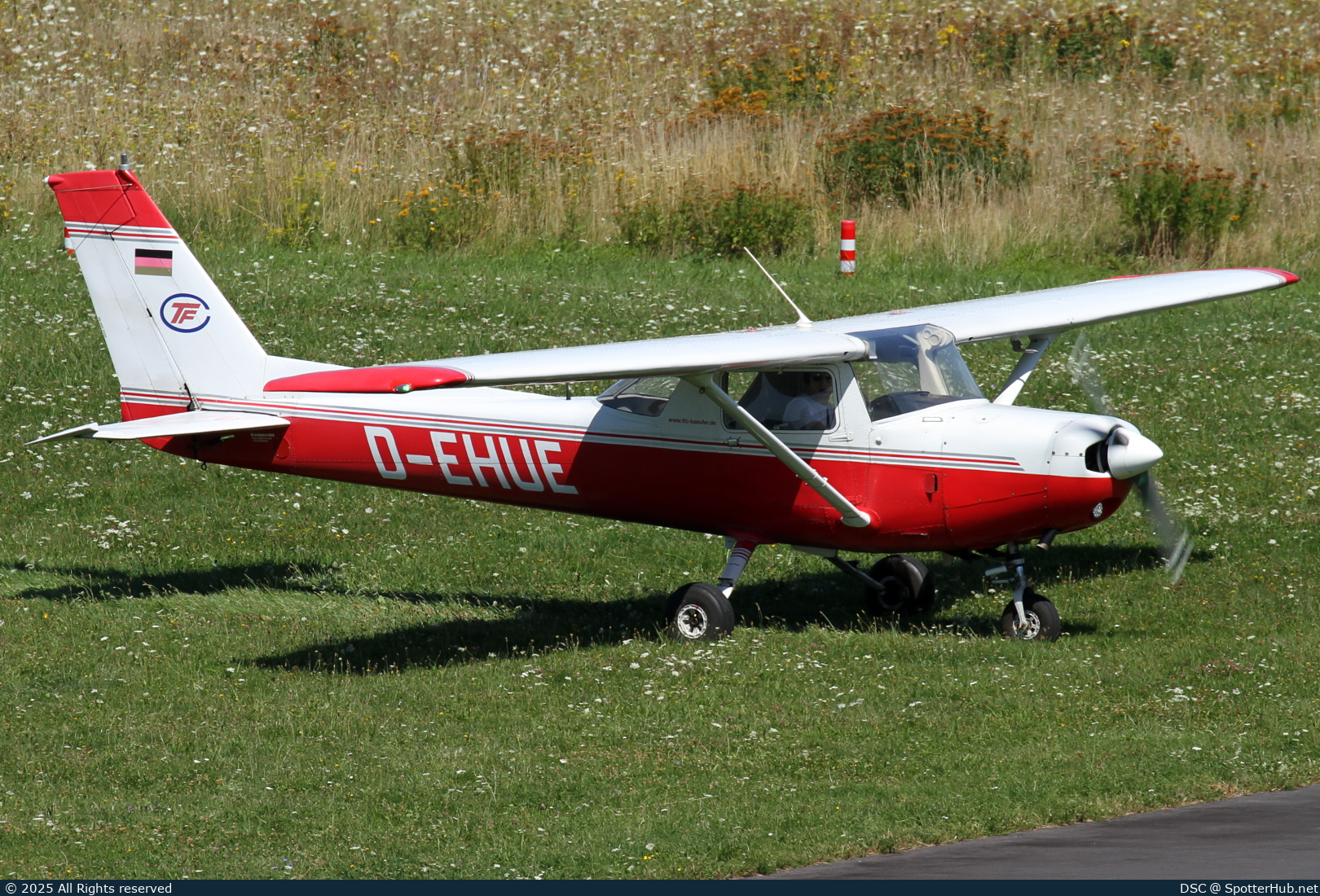 Photo of D-EHUE - Cessna 152 operated by TFC Flight Training