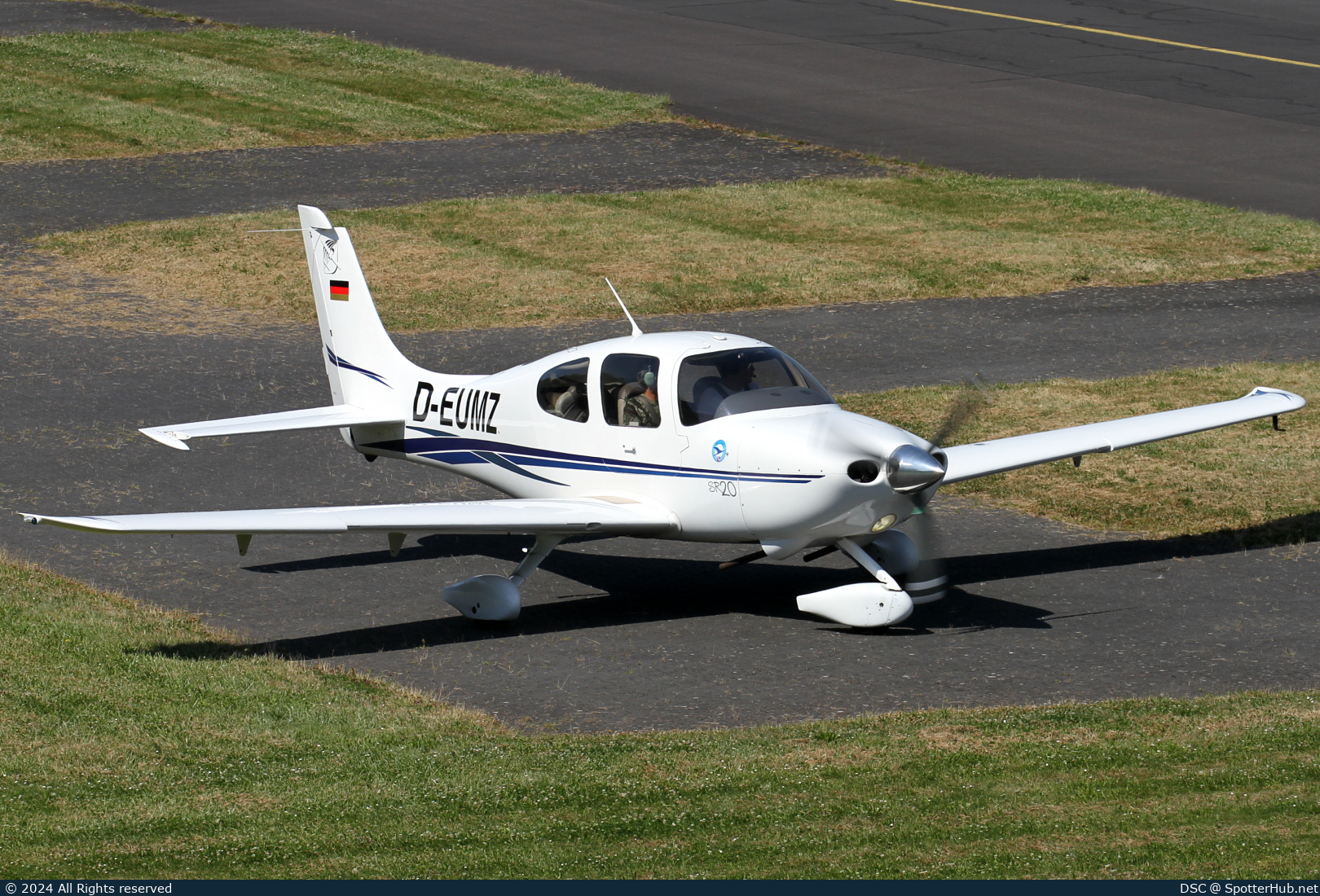 Photo of D-EUMZ - Cirrus SR20 G1 operated by Luftfahrtverein Mainz