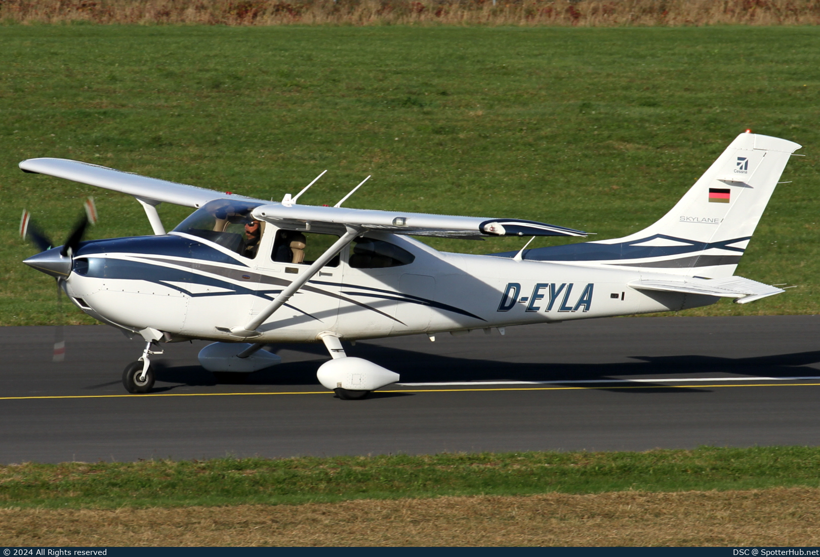 Photo of D-EYLA - Cessna 182T Skylane operated by Luftsportverein Hohenasperg