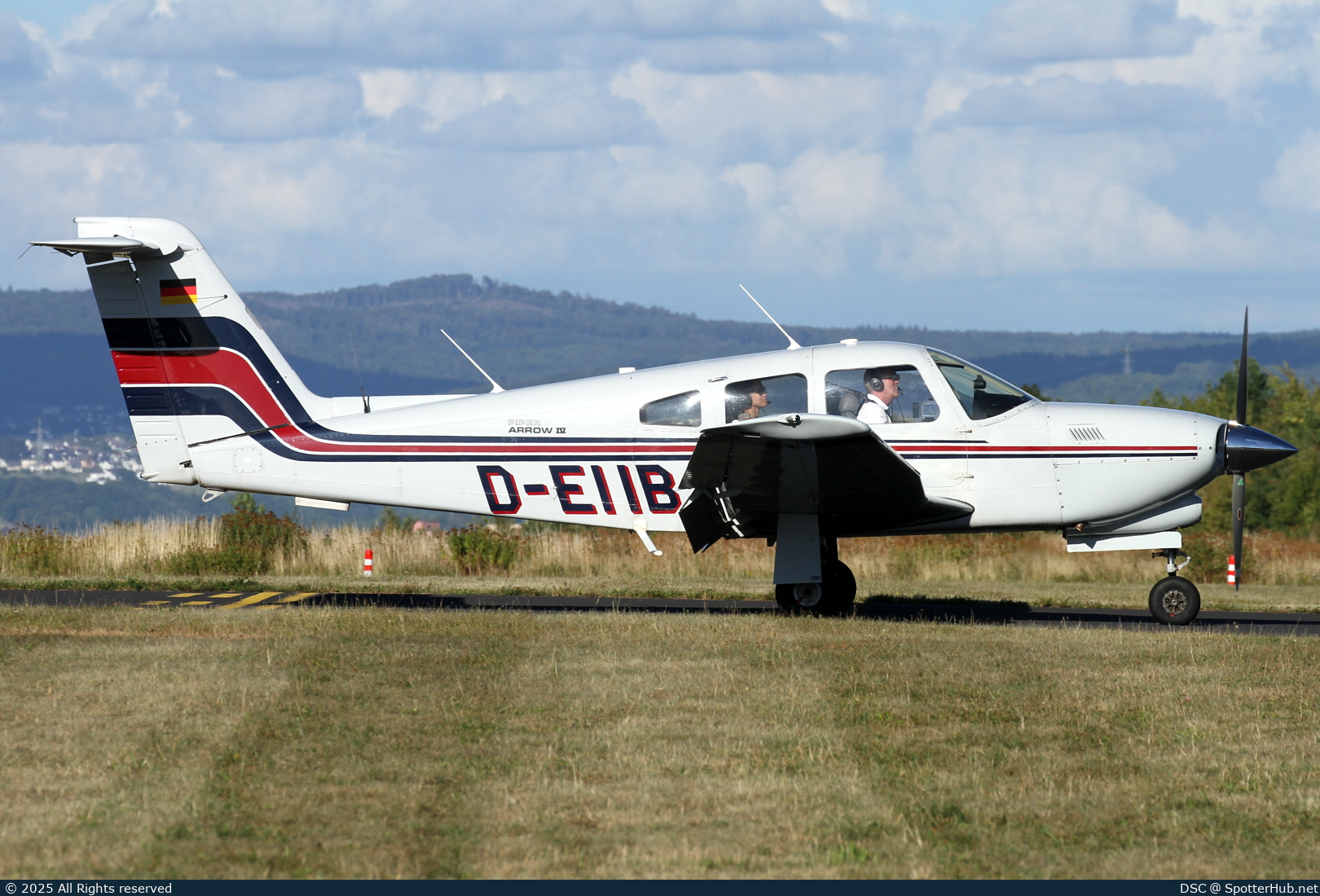 Photo of D-EIIB - Piper PA-28RT-201T Turbo Arrow IV operated by Private