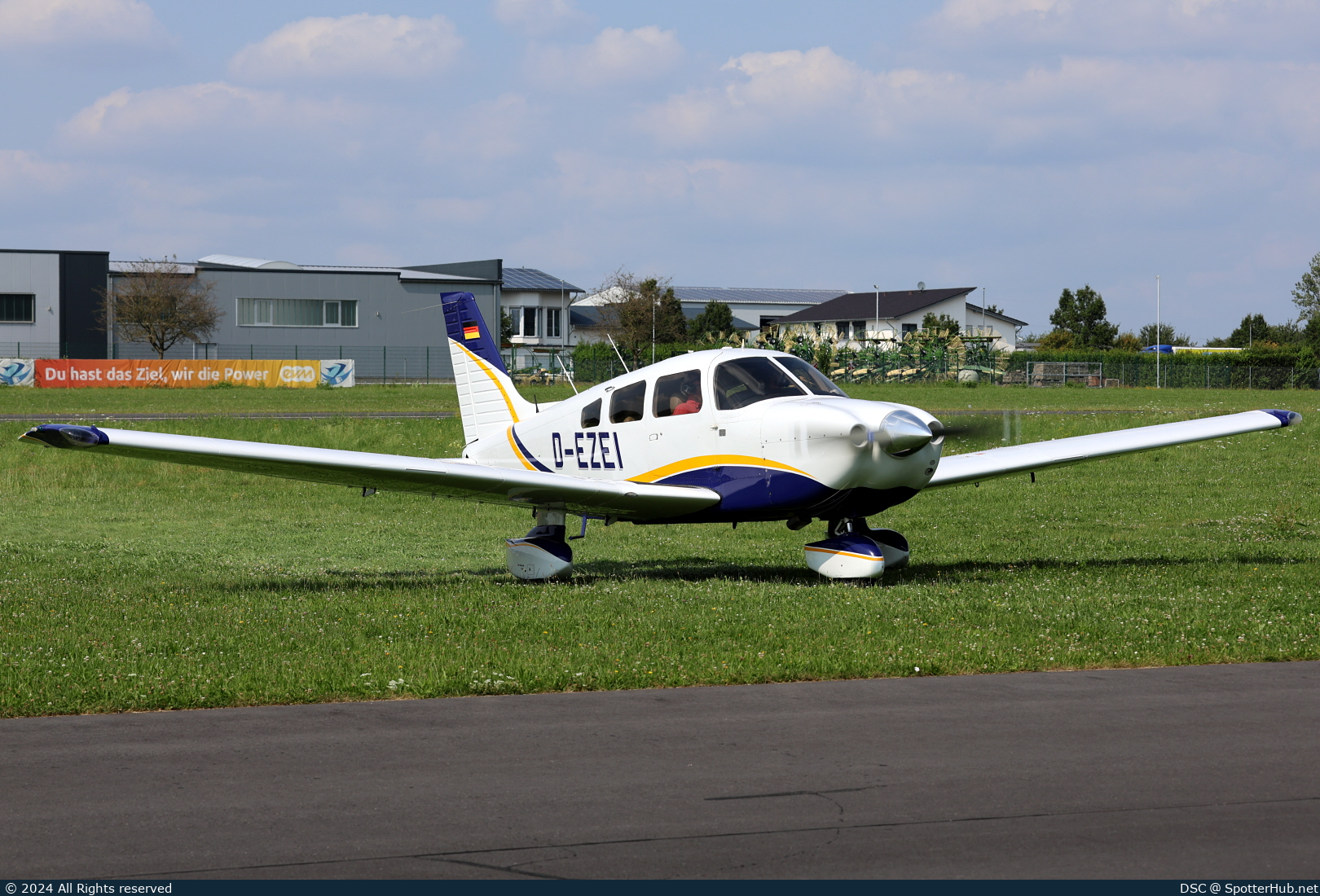 Photo of D-EZEI - Piper PA-28-181 Archer III operated by TL Aviation