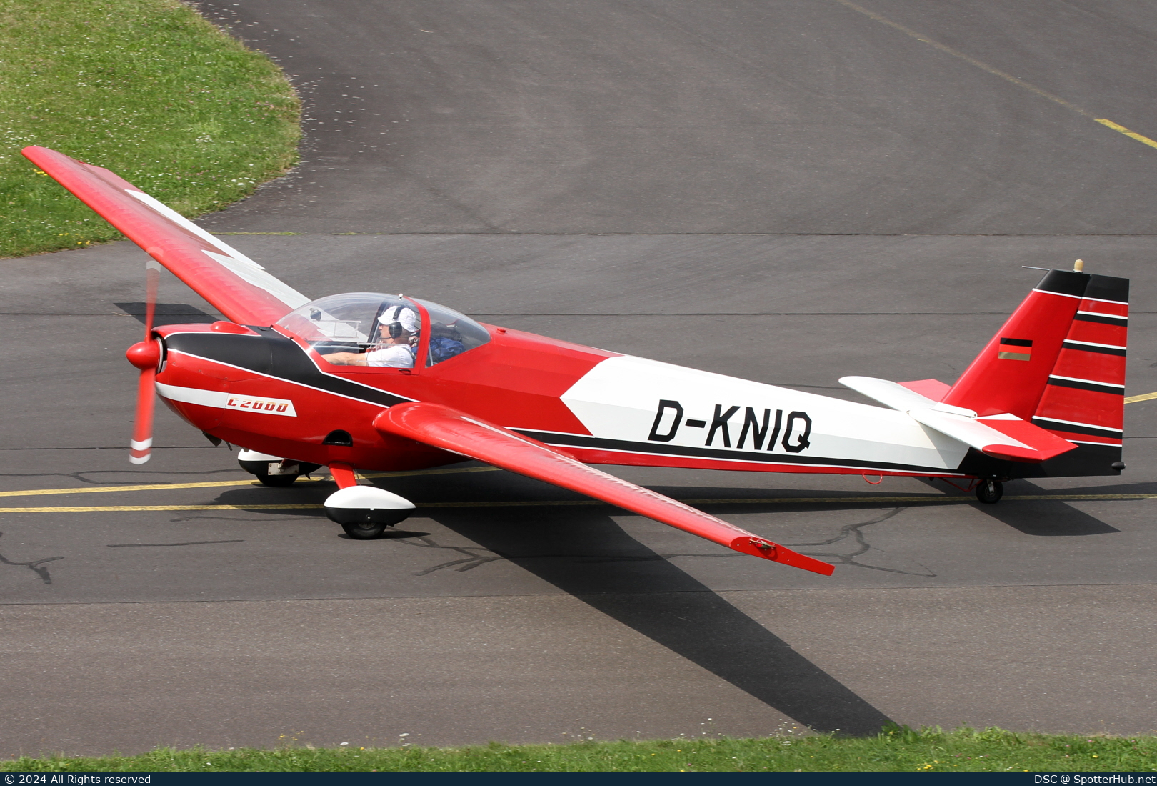 Photo of D-KNIQ - Scheibe SF 25C Falke 2000 operated by Private