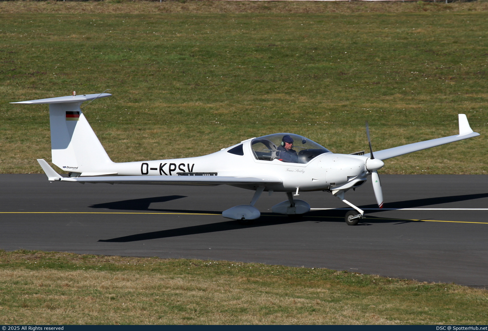 Photo of D-KPSV - Diamond HK36TTC Super Dimona operated by Private