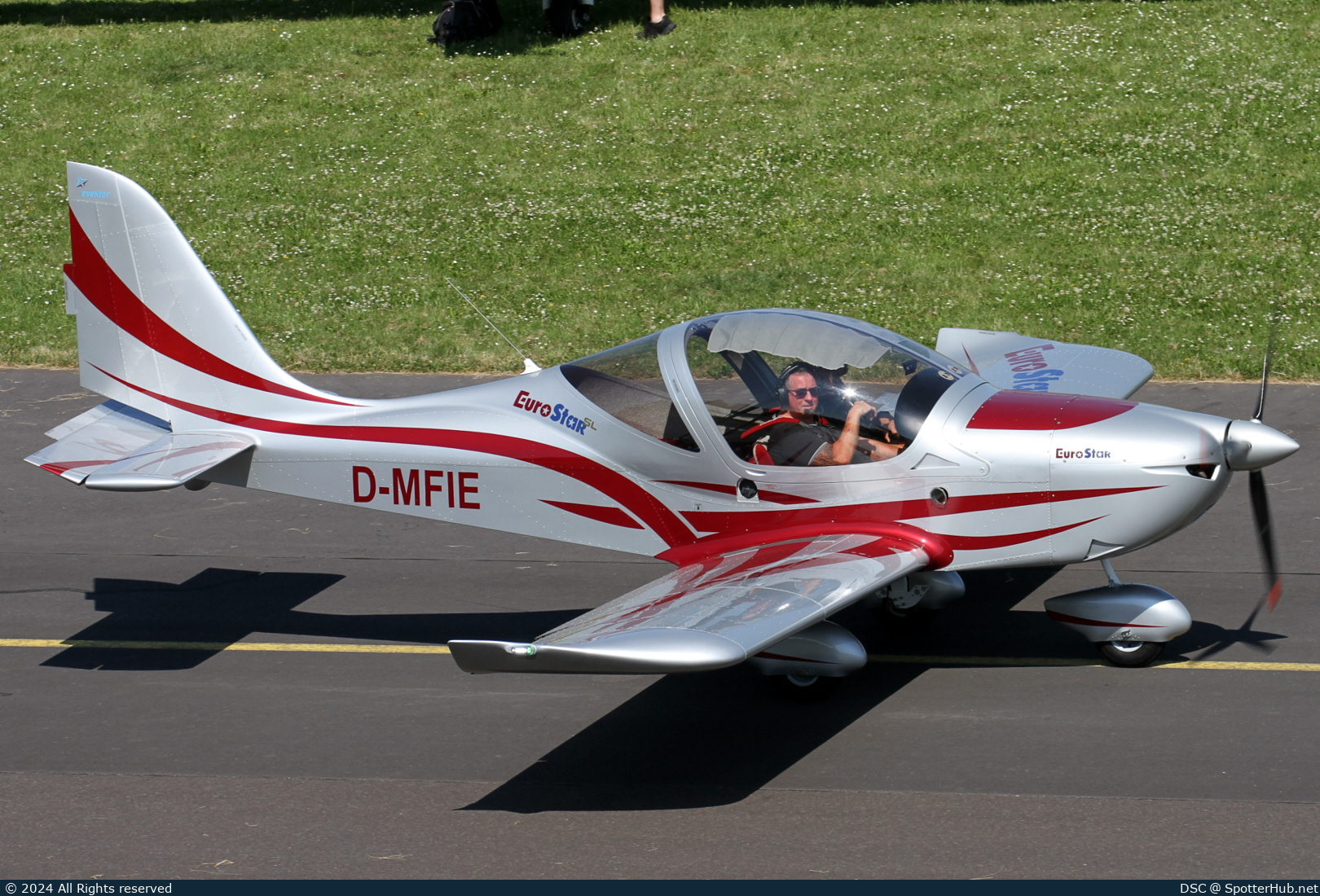 Photo of D-MFIE - Evektor EuroStar SL operated by Private