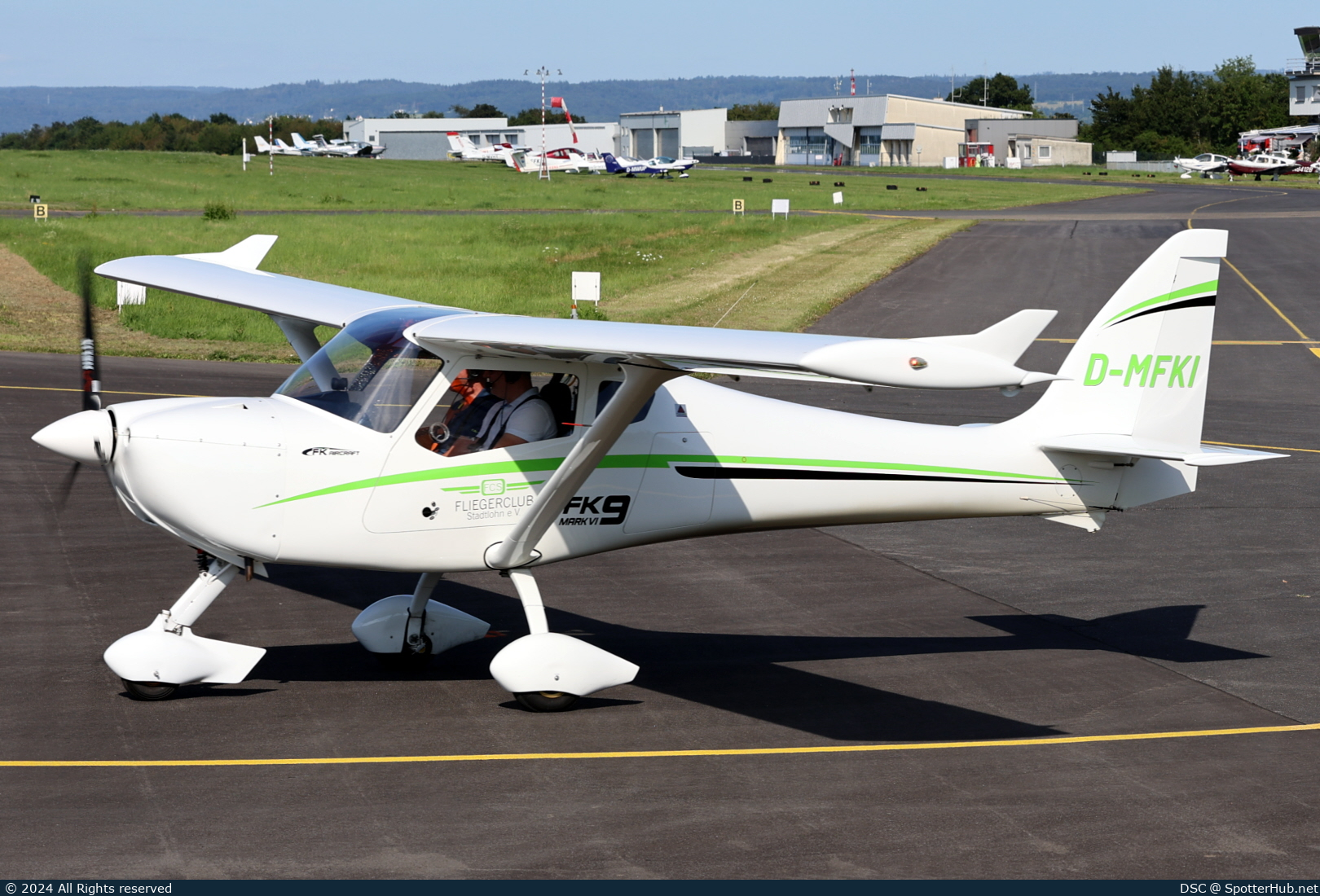 Photo of D-MFKI - FK-Lightplanes FK9 Mk.VI operated by Fliegerclub Stadtlohn