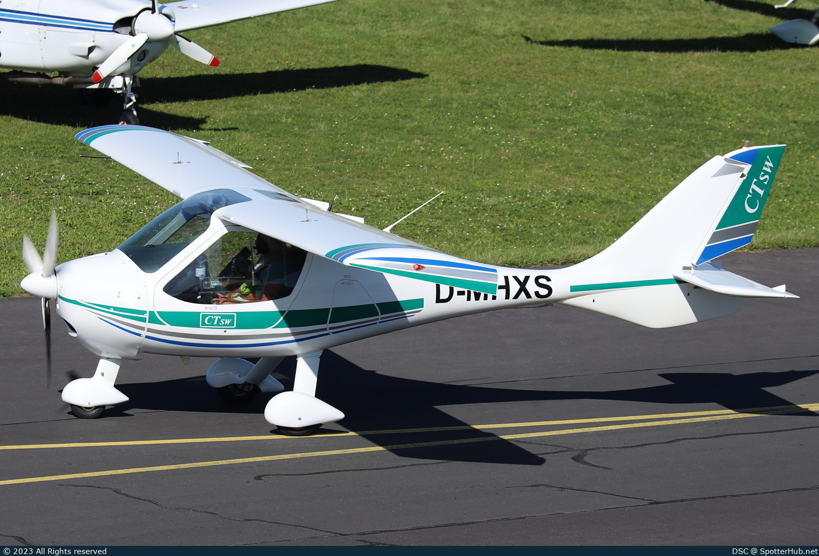 Photo of D-MHXS - Flight Design CTsw operated by Private