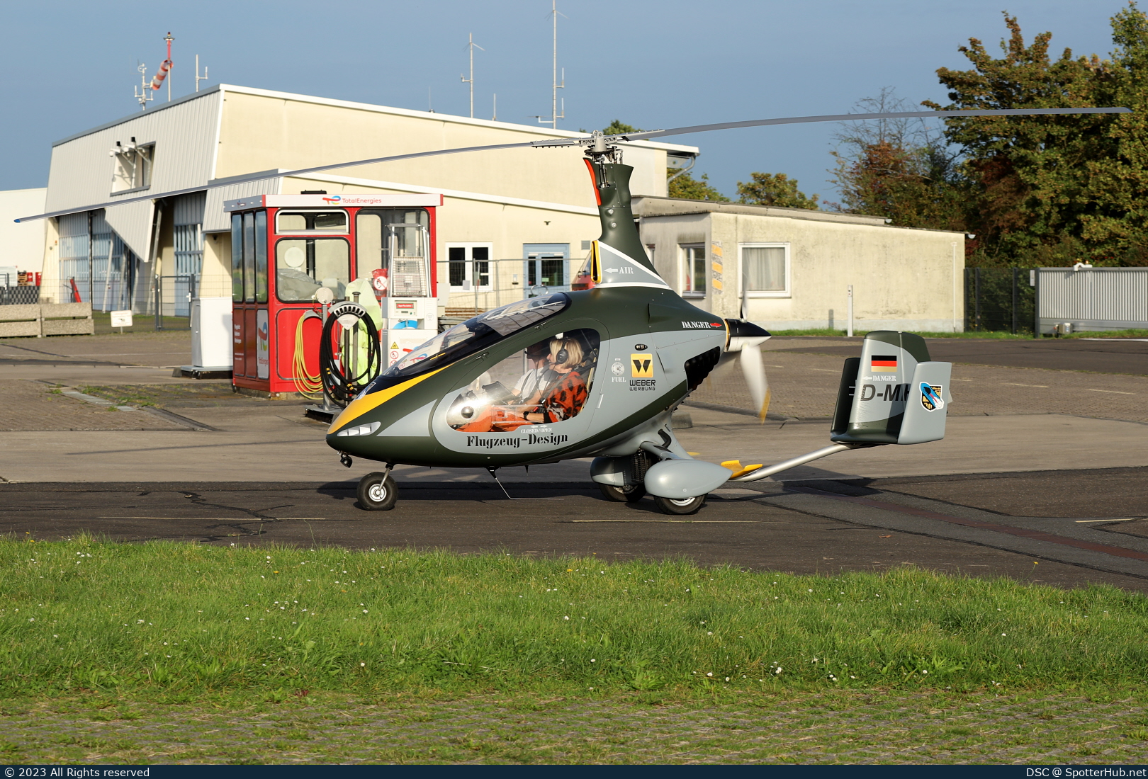Photo of D-MHJP - AutoGyro Cavalon operated by Private