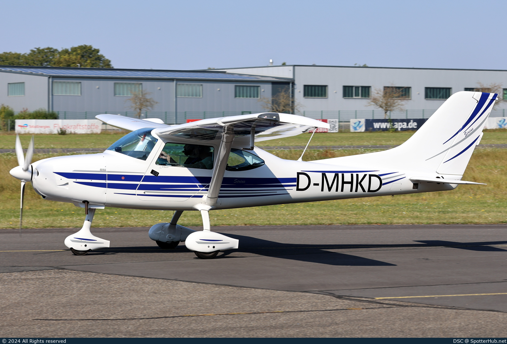 Photo of D-MHKD - TL Ultralight TL-3000 Sirius operated by Private