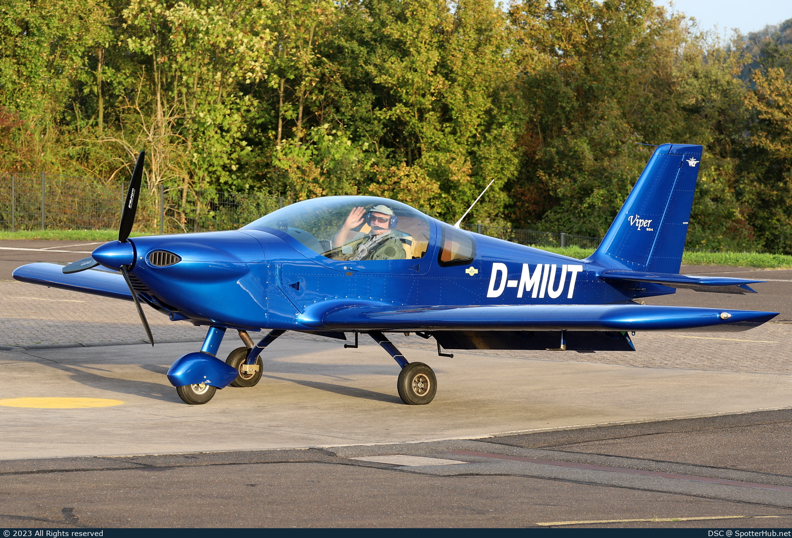 Photo of D-MIUT - Tomark Viper SD4 operated by Private