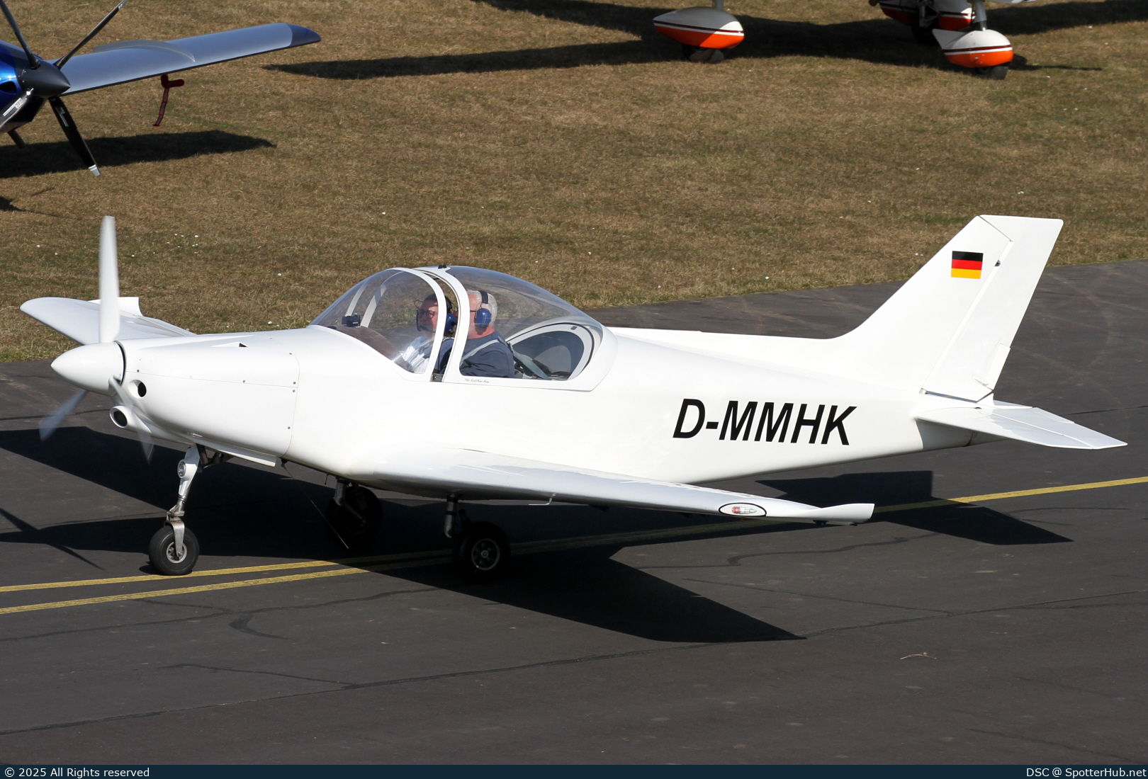 Photo of D-MMHK - Asso Aerei V Champion operated by Private