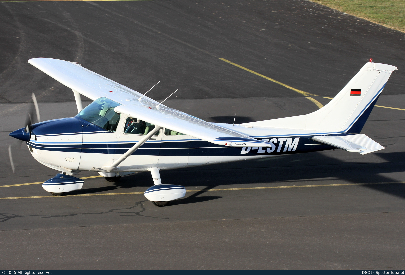 Photo of D-ESTM - Cessna 182R Skylane operated by Private