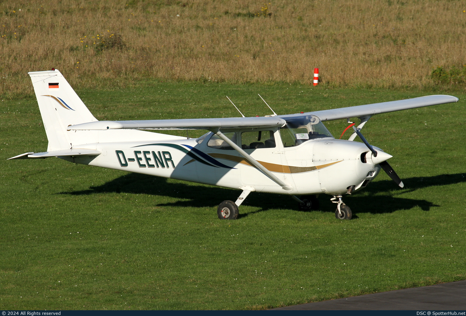 Photo of D-EENR - Reims-Cessna F172M Skyhawk operated by FVL Frankfurter Verein für Luftfahrt
