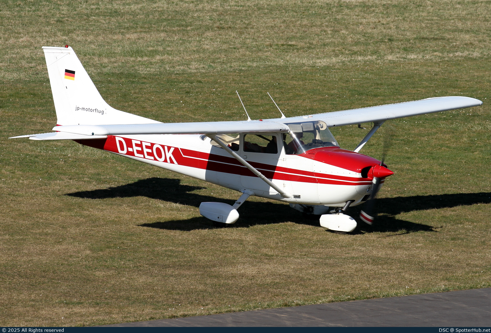 Photo of D-EEOK - Reims-Cessna F172M Skyhawk operated by JP Motorflugschule