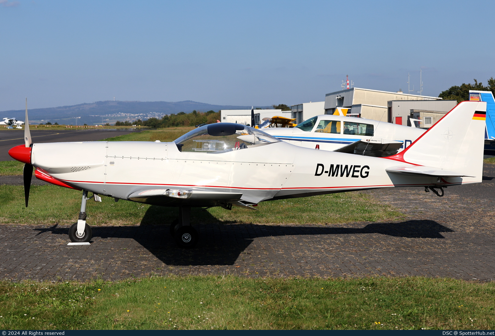 Photo of D-MWEG - Dallach D4 Fascination operated by Private