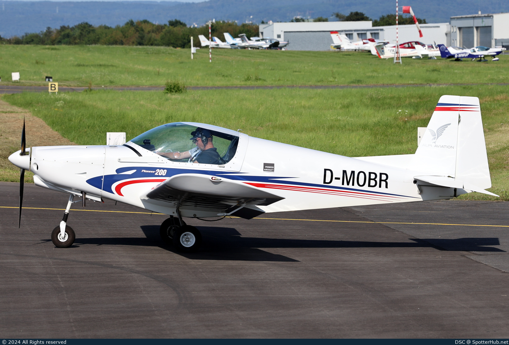 Photo of D-MOBR - Alpi Pioneer 200 Standard operated by Private