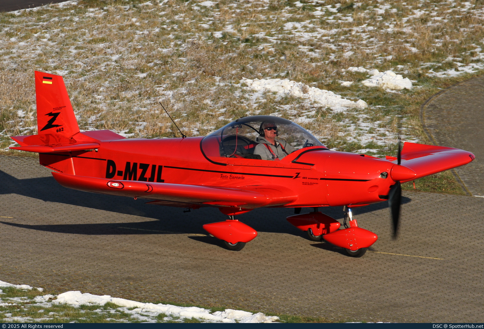 Photo of D-MZJL - Roland Z-602 operated by Private