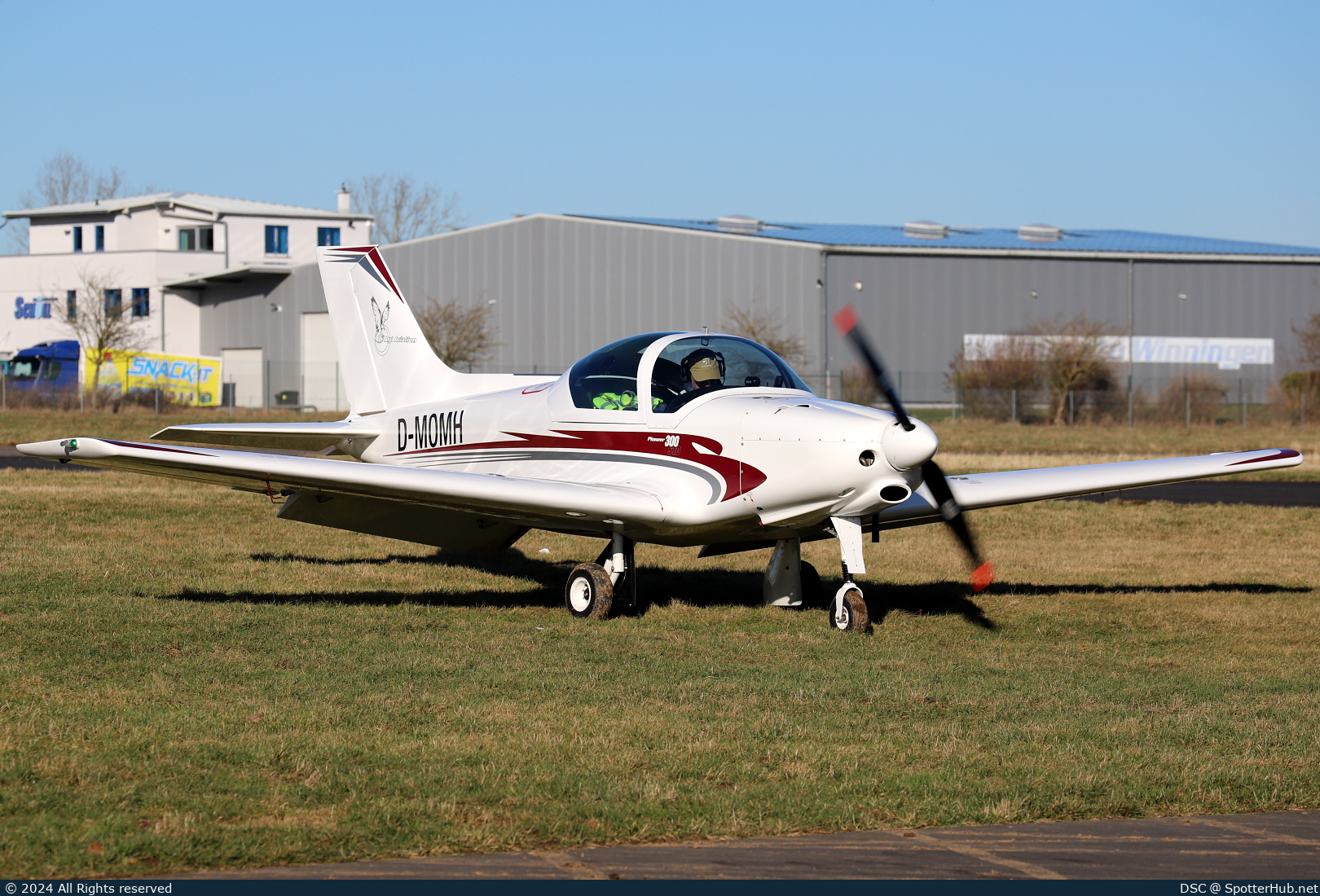 Photo of D-MOMH - Alpi Pioneer 300 Standard operated by Private