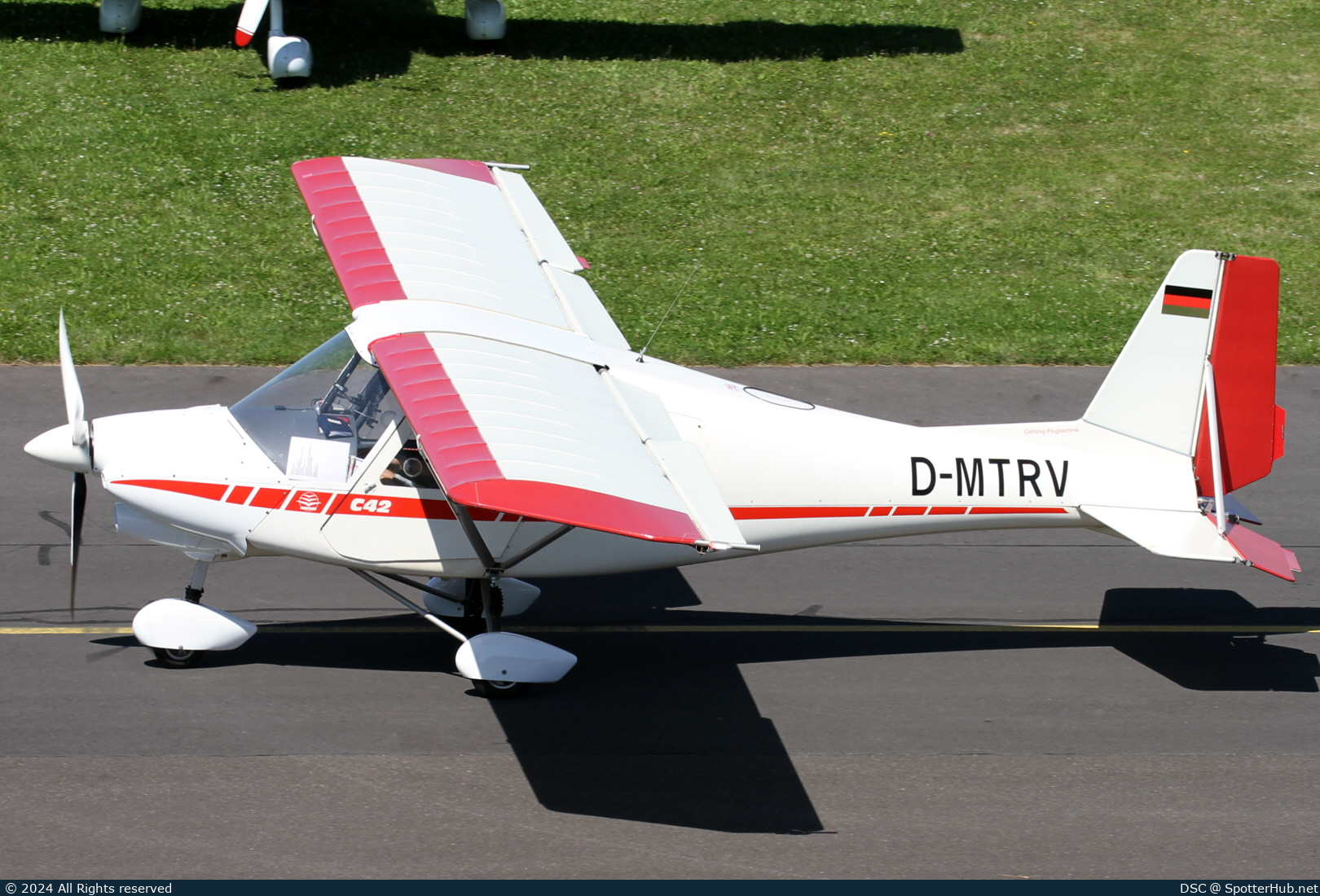 Photo of D-MTRV - Comco Ikarus C42 operated by Private